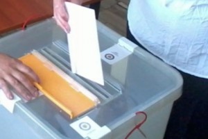 Два человека вовлечены в качестве подозреваемых в дела о нарушениях на избирательных участках 08/23 и 07/18