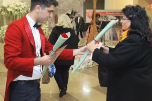 Подарочные карты сотрудницам мэрии были подарены на средства фонда “Ереван”
