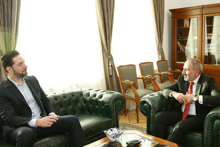 Премьер-министр и Алексис Оганян обсудили вопросы развития IT-сферы в Армении
