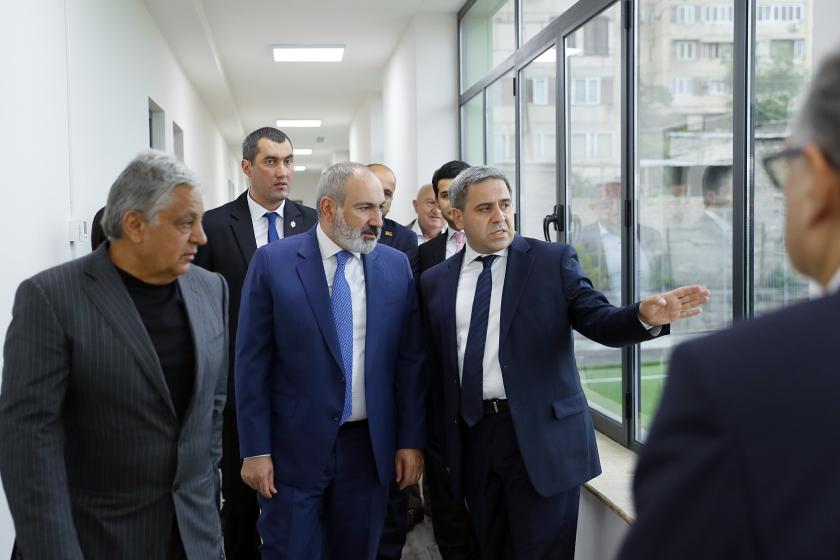 Премьер-министр в Ереване присутствовал на церемонии открытия спортивной школы имени Хорена Оганесяна