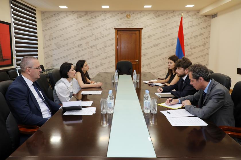 Armenian Education Minister, French Ambassador Discuss Improving French Teaching Programs