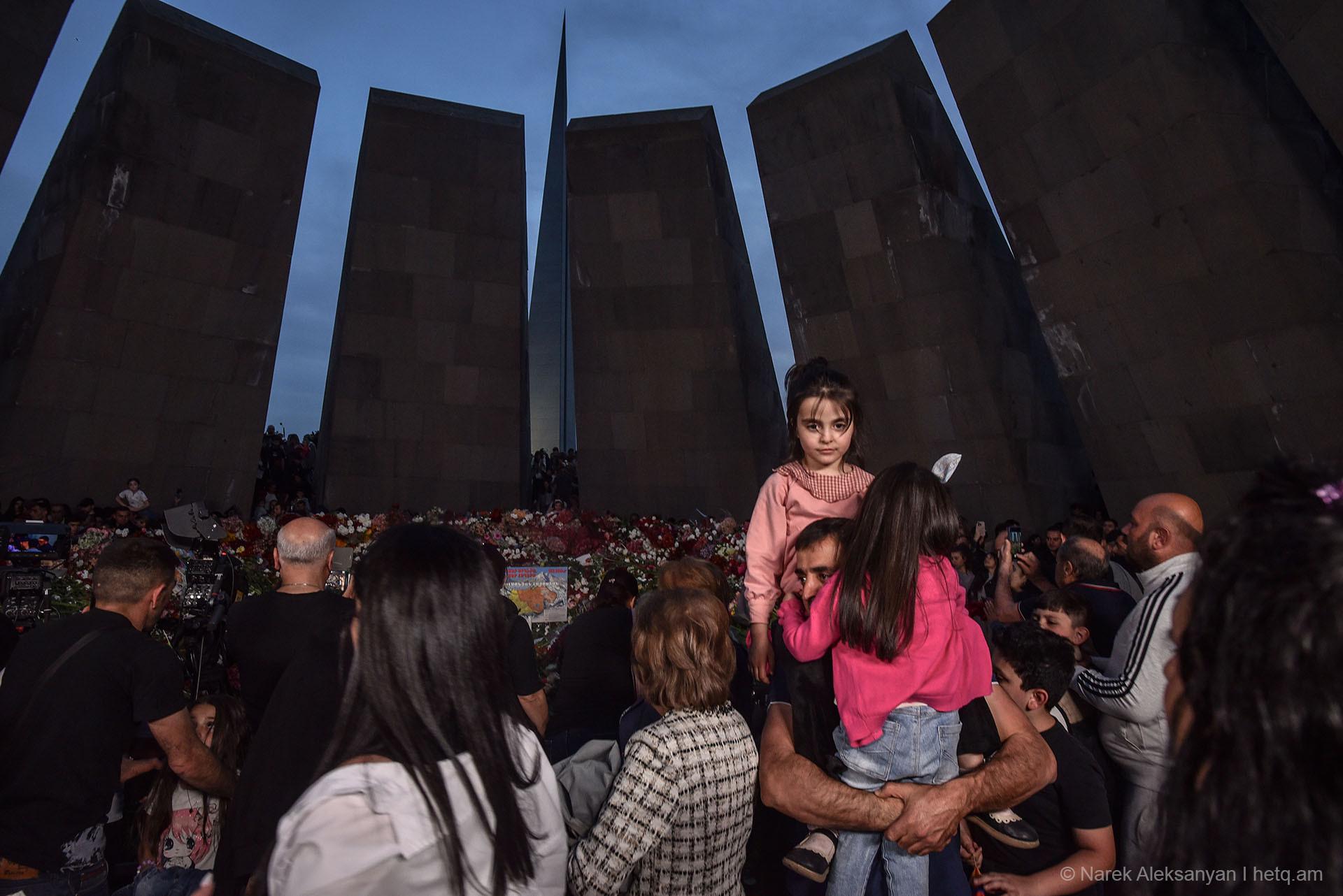 Цицернакаберд: 109-я годовщина Геноцида армян (фото) 
