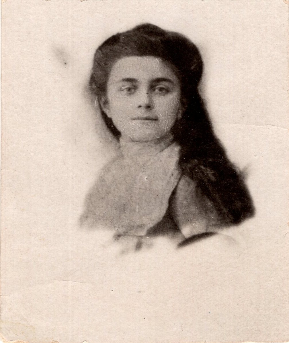 Արուսեան Դարպասեանը փոքր տարիքում.jpg (174 KB)