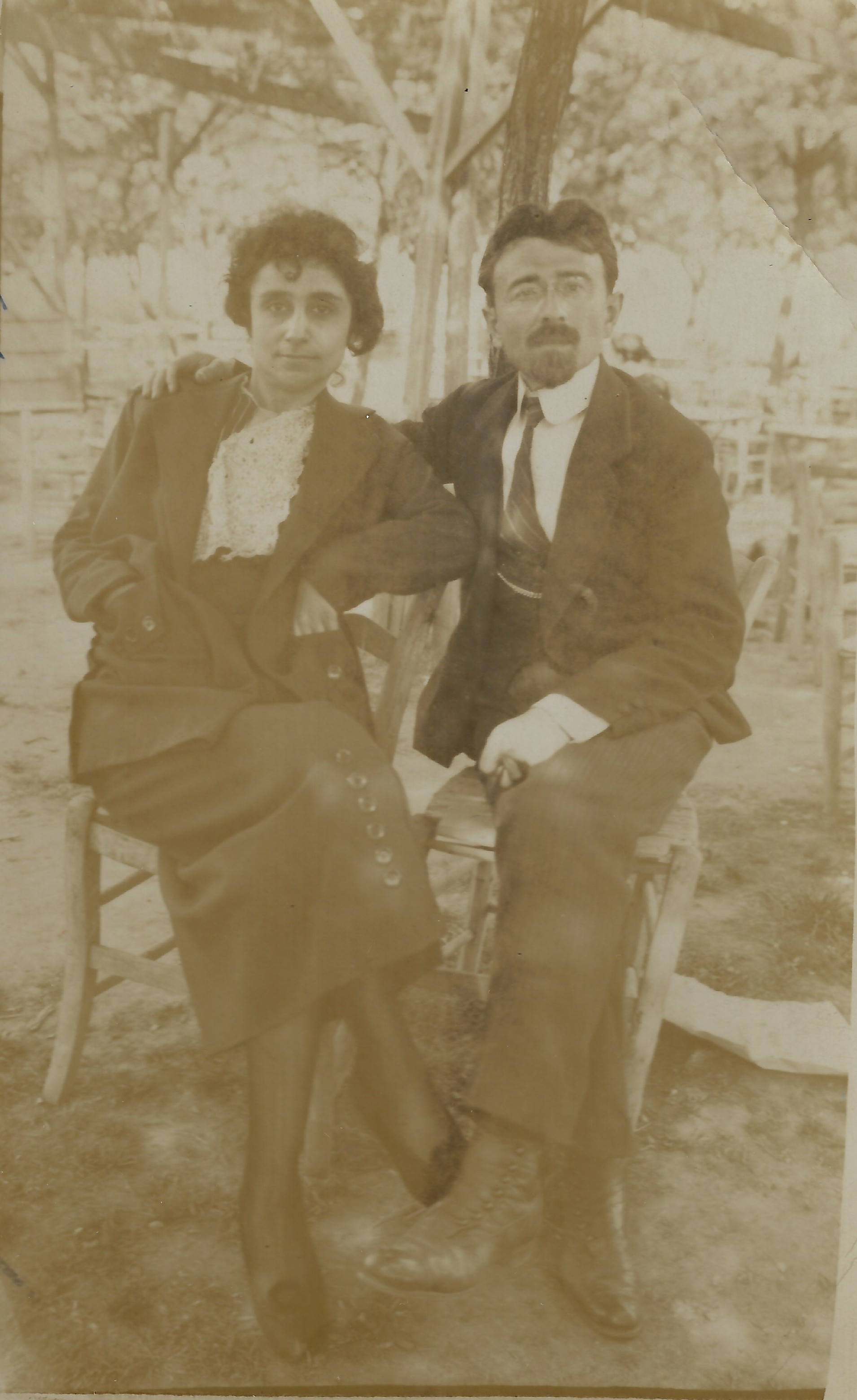 Հայկանուշը ամուսնու՝ Վ. Թօշիկեանի հետ.jpg (547 KB)