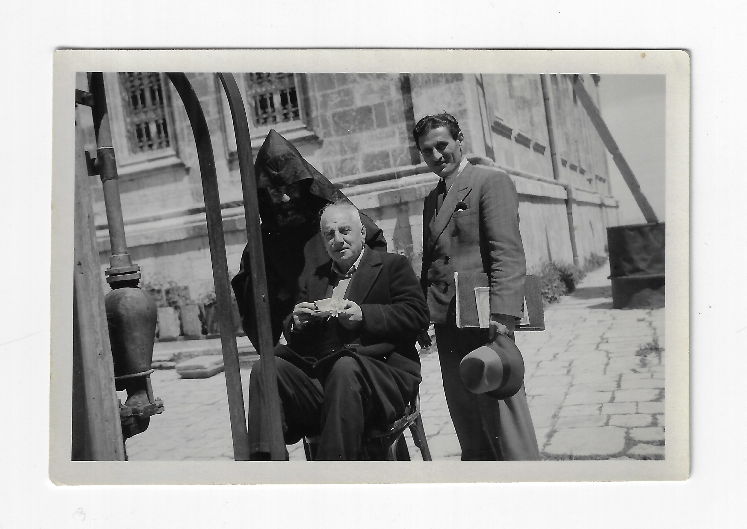 Հավանաբար Երուսաղեմում, 1937թ..jpg (543 KB)