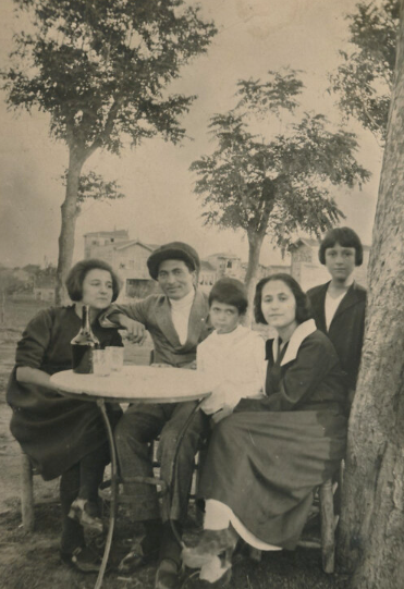 Պերճուհու և Լիւսիի հետ.png (358 KB)