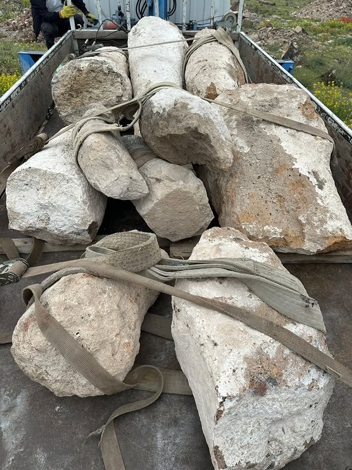 գանձագողերի հայտնաբերած ֆալոսները.jpg (174 KB)