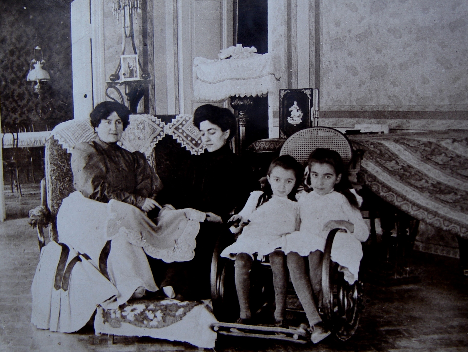 Ելենա և Ջավահիր Դրամփյաններ (1).jpg (1.02 MB)