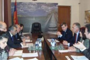 «Լա փոստ»-ի ներկայացուցիչները՝ Մանուկ Վարդանյանի մոտ