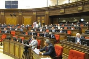 АНК участвует в парламентских слушаниях, так как...