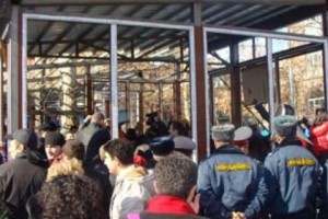 Mashtots Park Construction Site Standoff Continues Between Cops and Protestors