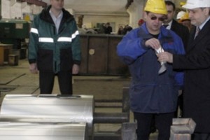 Վարչապետն այցելել է «ԱՐՄԵՆԱԼ» գործարան