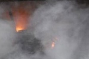«Իդեալ» խանութի մոտ հրկիզել են Աննայի «Տոյոտա Քեմրի» ավտոմեքենան