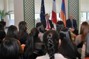 Արտգործնախարարը եւ Ֆրանսիայի դեսպանը հանդիպել են երեւանյան բուհերի 
ֆրանսախոս ուսանողների հետ