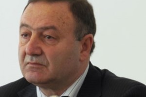 Մարզպետը հերքում է, որ իր Արմավիրում ստորագրություններ են հավաքում