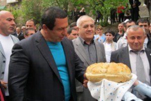 Tsarukyan Campaigns in Alaverdi: People Want Cash, not Promises