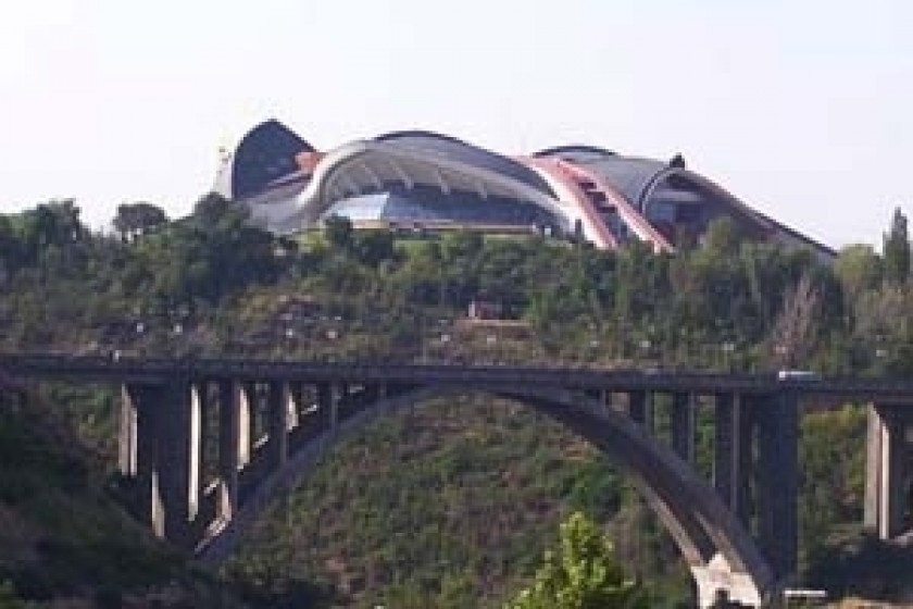 Դի` Կիևյան կամրջի տակ