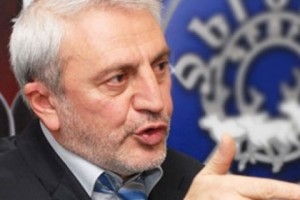 ՀԱԿ հանրահավաքը մեկնարկեց. երկնքից մարդիկ են իջել ու քվեարկել ՀՀԿ-ի օգտին՝ 
ապահովելով 102 % մասնակցություն