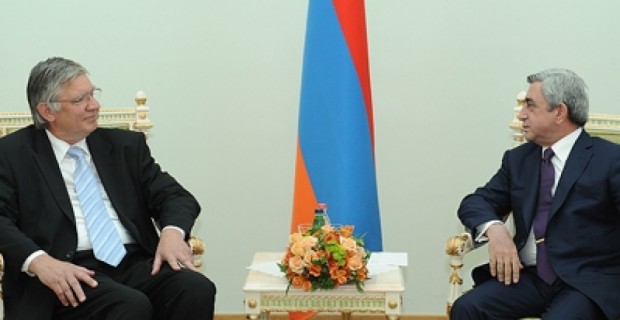 New Hungarian Ambassador Presents Credentials to Sargsyan