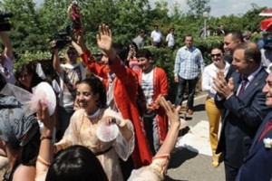President Sargsyan Lays Wreath at Sardarapat Memorial to Commemorate Republic Day