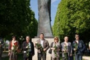 Paris: Turks and Armenians Commemorate Armenian genocide