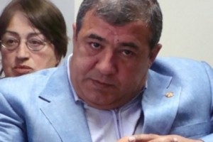Ա.Հովսեփյանից պահանջում են Ռ.Հայրապետյանին անձեռնմխելիությունից զրկելու և 
քր.գործ հարուցելու պահանջով դիմել ԱԺ