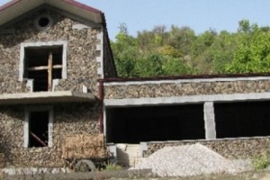 Кто выплатить компенсацию за сооружение в заказнике “Гилан”?