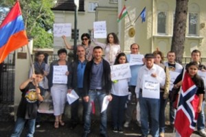 Armenians of Norway Protest in Front of the Embassy of Hungary in Oslo
