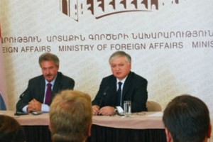 Էդվարդ Նալբանդյանը պատասխանել է լրագրողների հարցերին
