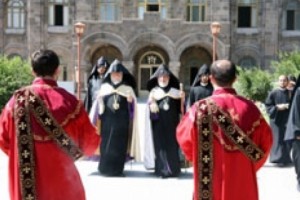 Catholicos Aram I Arrives in Armenia for Genocide Commemoration Meeting