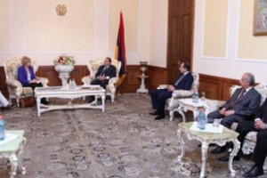 ՀՀ ԱԺ նախագահն ընդունեց ԱՄՆ ՄԶԳ Հայաստանի գրասենյակի տնօրենին