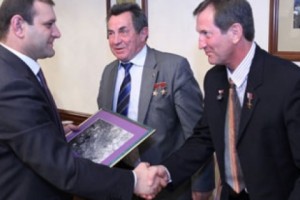 Soviet Cosmonauts Present Yerevan Mayor with City Photo Taken From Space