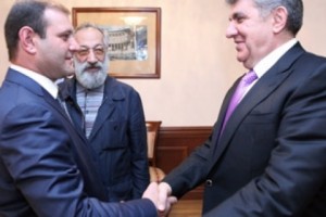 Քաղաքապետ Տարոն Մարգարյանը հանդիպել է Արա Աբրահամյանի և Արթուր 
Չիլինգարովի հետ