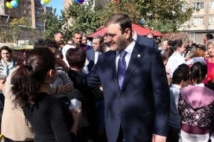 Երևանում նոր բակեր են կահավորվել հարմարավետ խաղային ատրակցիոններով