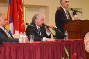 Video: Armenia-Diaspora Relations Discussed at Glendale Event