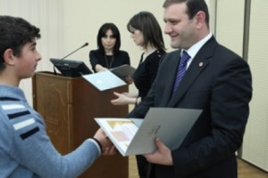 Երևանի քաղաքապետի շնորհակալագրեր՝ նկարազարդման աշխատանքների 
մասնակիցներին
