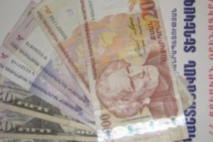 Մեղադրվում է պաշտոնեական լիազորությունները չարաշահելու և պաշտոնեական կեղծիք 
կատարելու մեջ