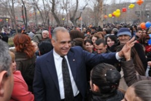 Raffi Hovannisian Visits Metsamor, Takes Campaign to the Regions