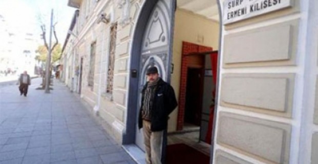 Istanbul Police Install Security Cameras in Samatya