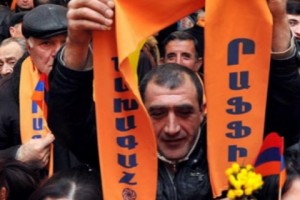 Raffi Hovannisian Embarks on Visit with Karabagh President, Armed Forces