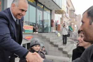 Гюмрийцы пообещали отдать свои голоса за Раффи Ованнисяна