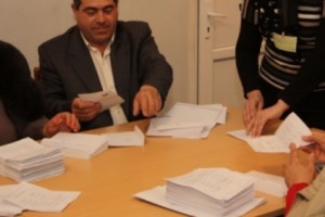 Արարատի մարզի քաղաքներում Սերժ Սարգսյանի քվեաթերթիկները մի քանի անգամ 
շատ են եղել Րաֆֆի Հովհաննիսյանի ձայներից