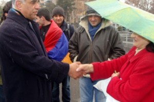 В 13 часов Раффи Ованнисян попросит у народа согласия на осуществление ближайших 
шагов