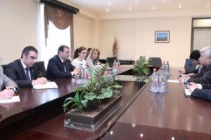 Երևանի քաղաքապետը հանդիպել է ՀՀ-ում ՉԺՀ արտակարգ և լիազոր դեսպանի հետ
