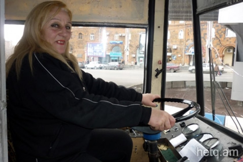Водитель трамвая автобуса. Ереван троллейбус водитель. Женщина водитель троллейбуса. Баба водитель троллейбуса. Женщина водитель автобуса.