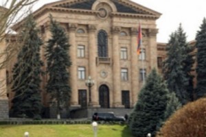 Установлена причина пожара в подвальном помещении здания НС