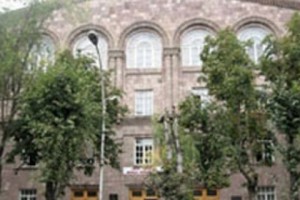 Վանաձորի մանկավարժական ինստիտուտի ռեկտորն աշխատակիցներին է մեղադրում 
իրեն վերագրված իրավախախտումների մեջ