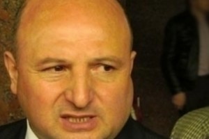 «Հրապարակ». որոշել է շանտաժով տեղ պոկել արեւի տակ