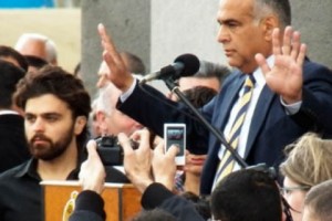 Raffi Hovannisian Leads Thousands In Taking Oath of New Armenia