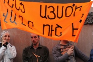 Ազատության հրապարակում հավաքվածները Րաֆֆի Հովհաննիսյանից իրենց դժգոհությունն արտահայտեցին սուլոցներով